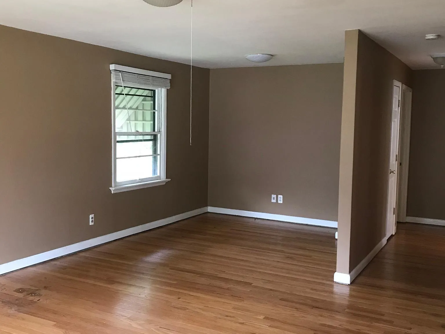 2 bed, 1092 sqft, $1,300 — Photo 2