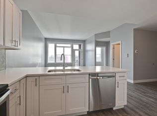 8934 Fairview Ave, Brookfield, IL 60513