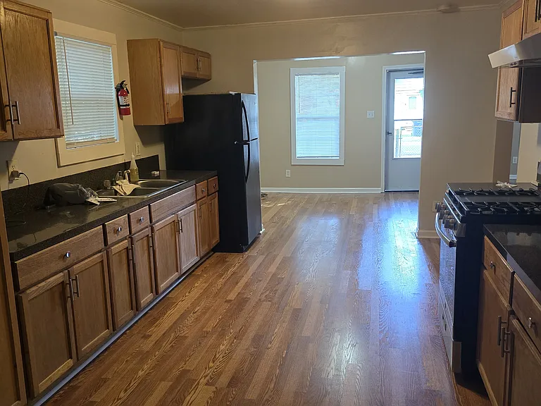 323 Ena St — Photo 4