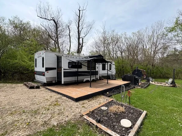 29/311 Woodhaven Dr E, Sublette, IL 61367