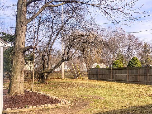 3rd image of 3438 W Saginaw St