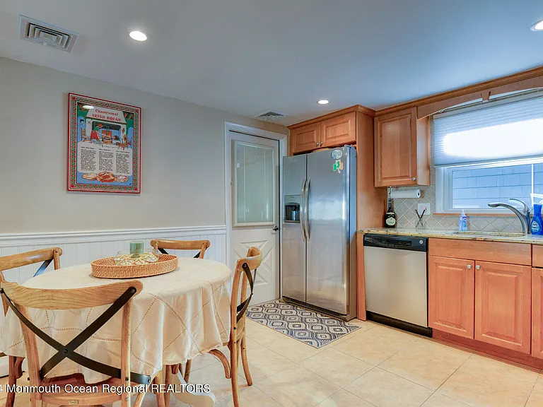 105 Saint Louis Ave — Photo 8