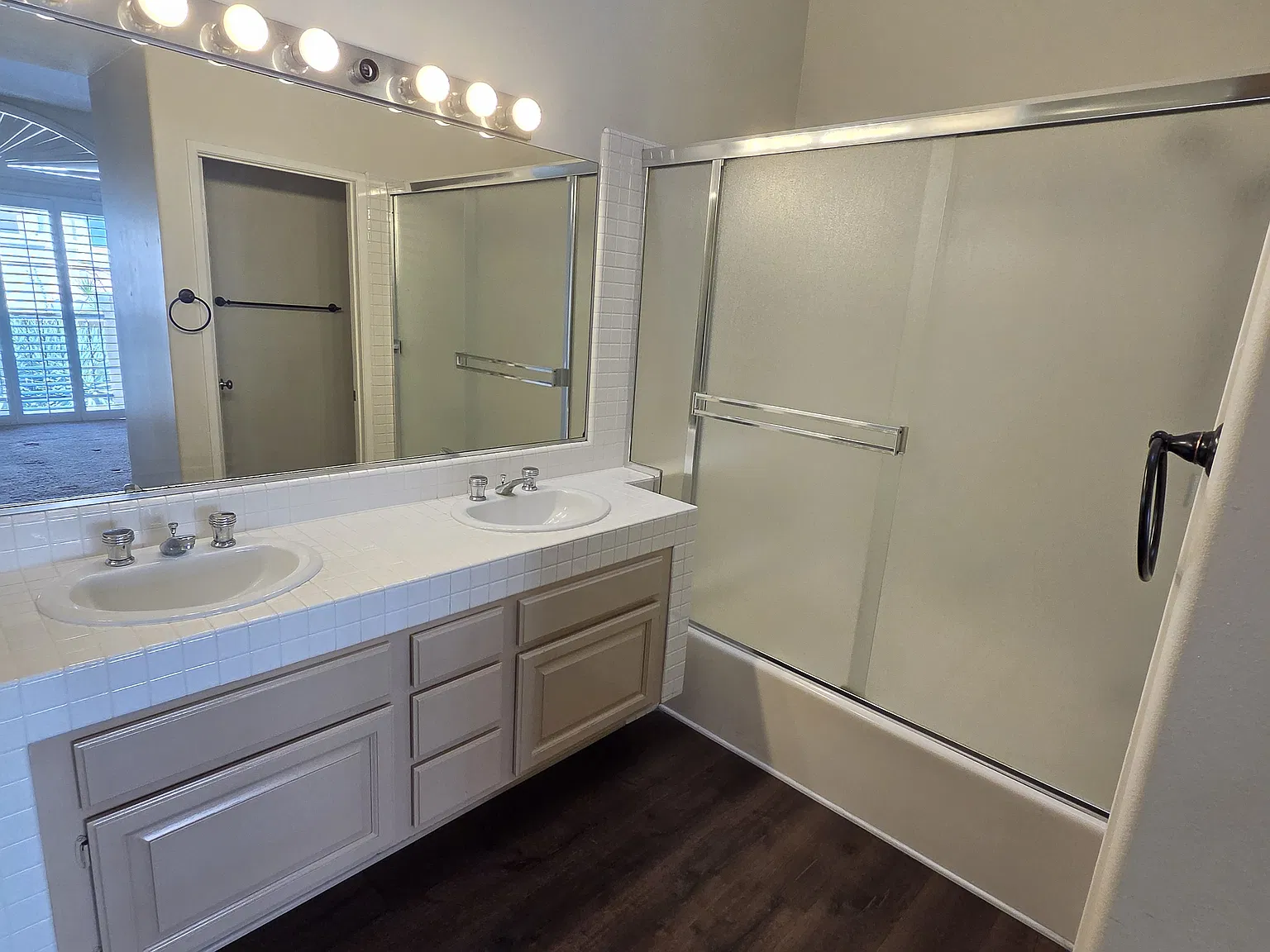 3 bed, 1628 sqft, $4,100 — Photo 4