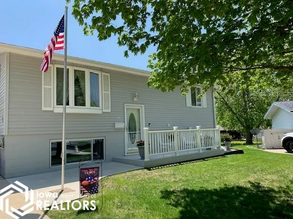 114 Cresthaven Ct, Forest City, IA 50436