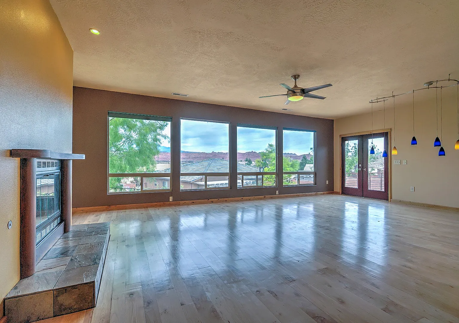 4 Bedroom Home in Santa Clara. Pet Friendly! — Photo 2