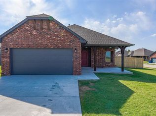 207 Springtree Dr, Harrah, OK 73045