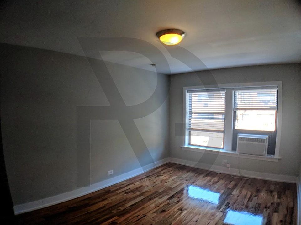 1st image of 550 W Arlington Pl #550310