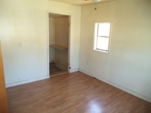 4th image of 3920 SE 12th St
