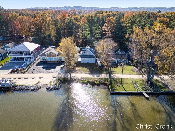 8920 W Silver Lake Rd, Mears, MI 49436