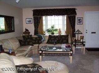 25 Susquehanna Ave, Dallas, PA 18612
