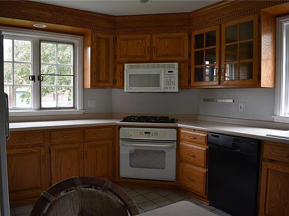 3rd image of 213 S Walnut St