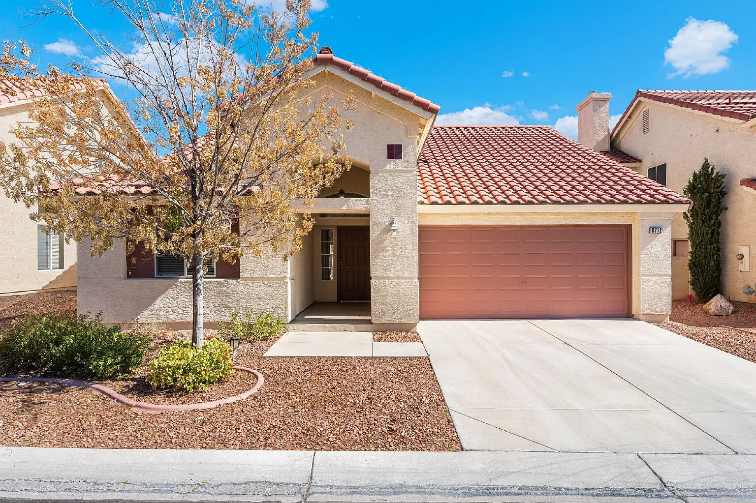 3 bed, 2.0 bath, 1391 sqft, $1,995 — Photo 1