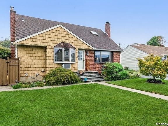 3rd image of 14 Mohawk Dr