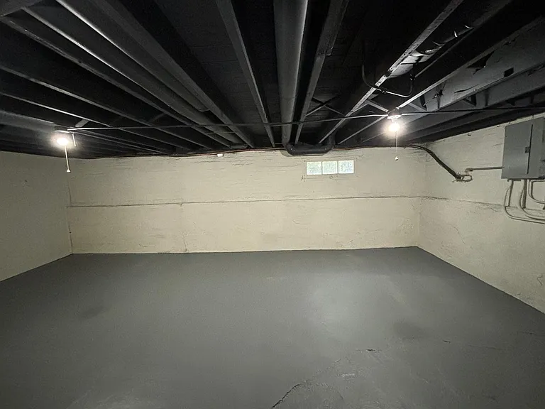 247 S Oakland Grv — Photo 29