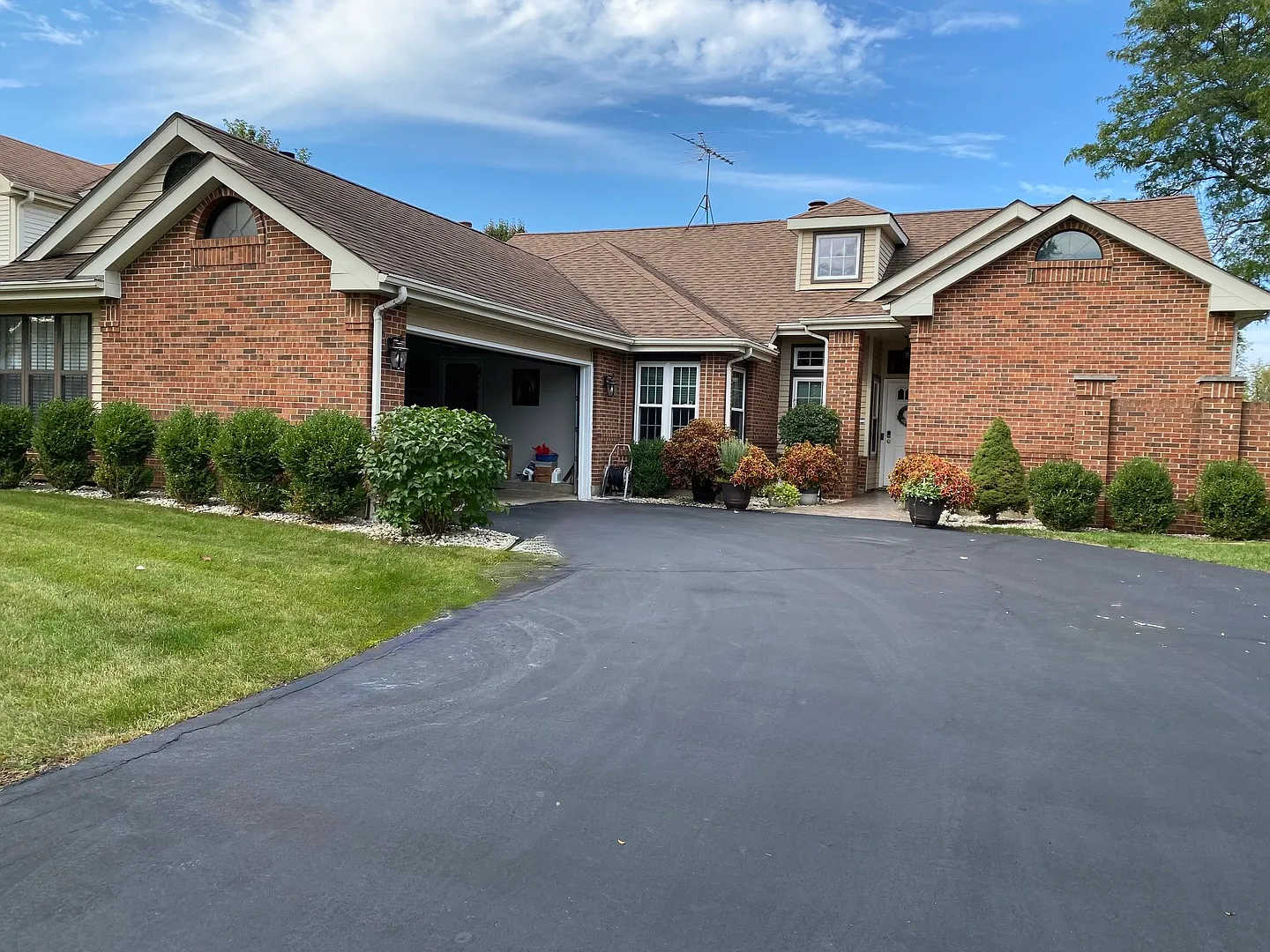 1379 Eddy Ln photo 1