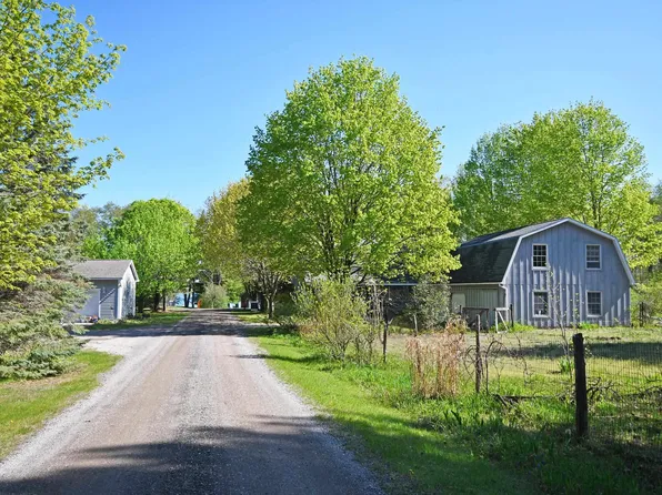 7950 S Shorebird Ln, Empire, MI 49630