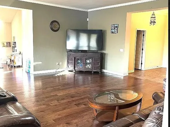 14121 Wagon Boss Rd, Oklahoma City, OK 73170