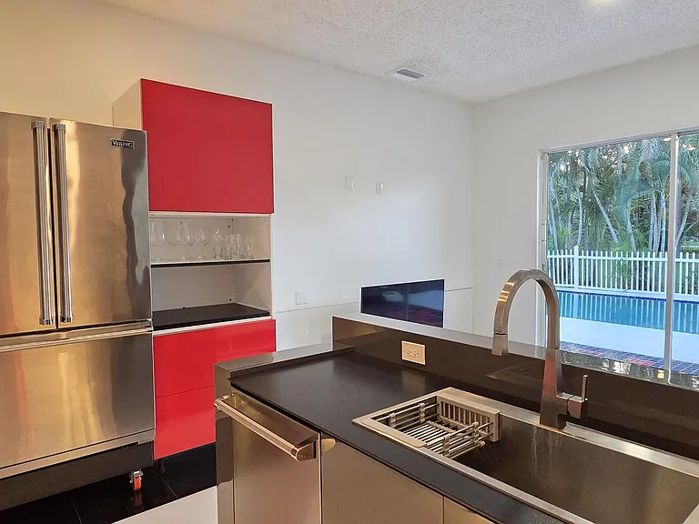 661 Lake Wellington Dr — Photo 9