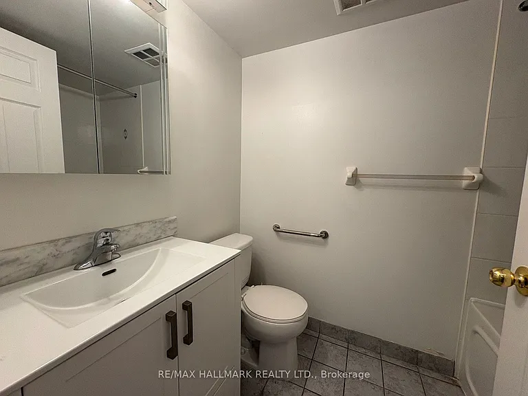 11 Oneida Cres #708 — Photo 7