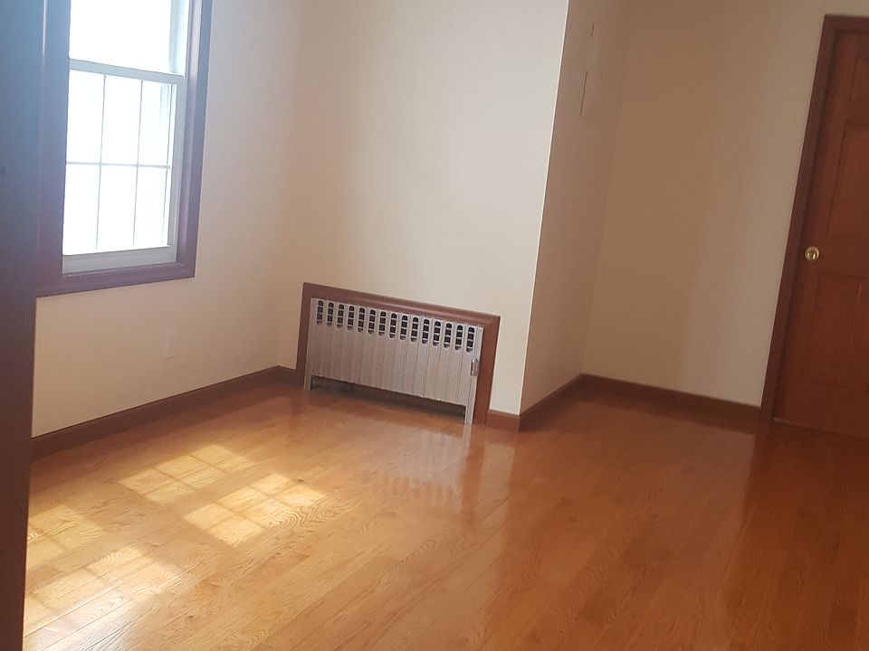 1st image of 10755 118th St