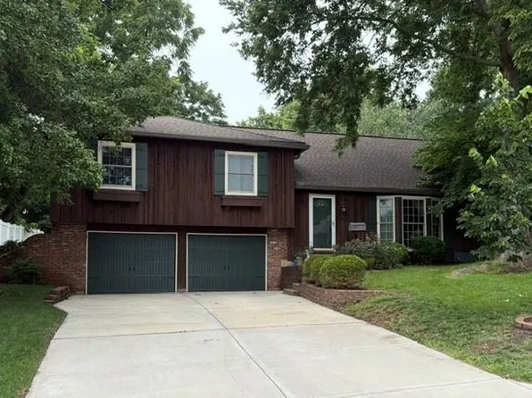 10006 Linden St, Overland Park, KS 66207