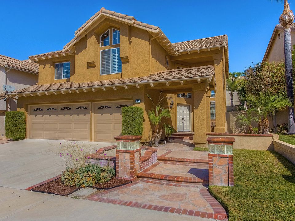 1st image of 11 Calabria Ln