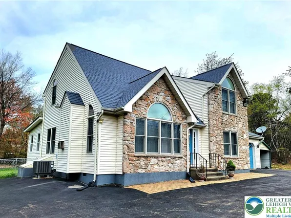 444 Clearview Dr, Long Pond, PA 18334