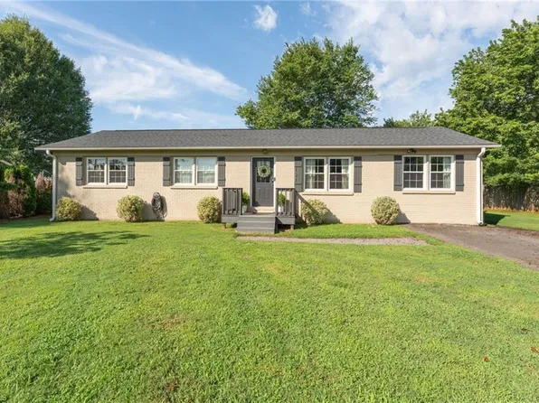 131 Sheffield Rd, Mocksville, NC 27028