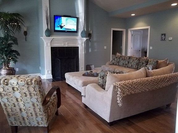 3rd image of 725 University Cir