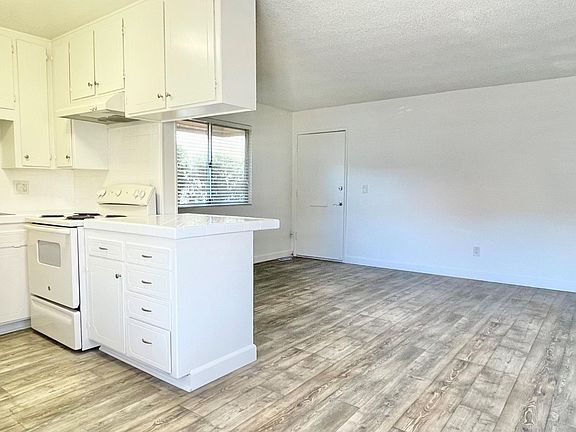 3rd image of 4360 Kansas St APT 01