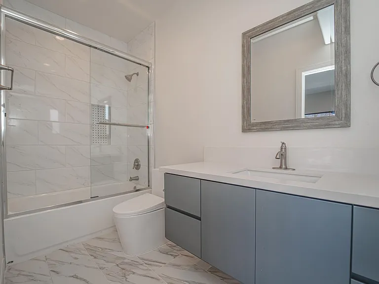 4526 1/2 Saint Charles Pl — Photo 20