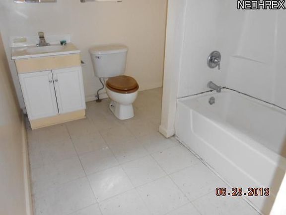 4th image of 13710 North Dr