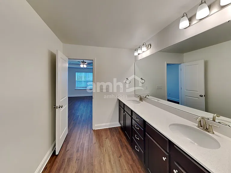 1010 Noah Ct — Photo 15