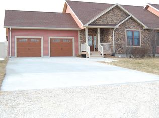 6 Tulleymore Ln, Axtell, NE 68924