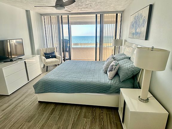 Bedroom 1 | King Bed