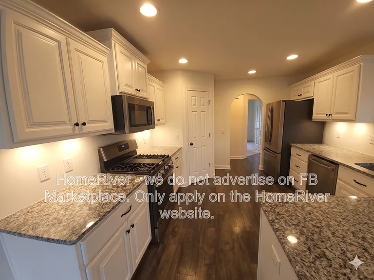 562 Highfields Cv — Photo 1