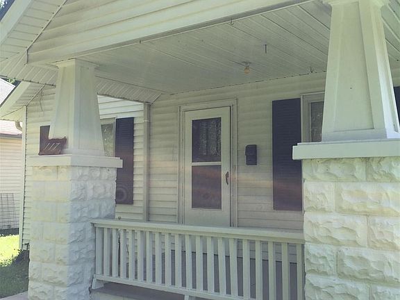 2nd image of 117 N Massachusetts St