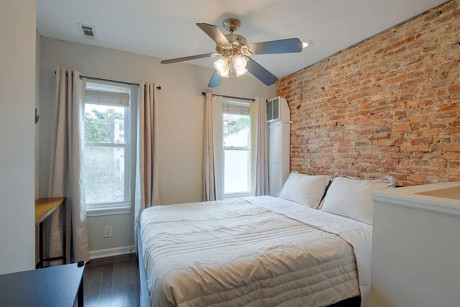 1 bed, 1.0 bath, 592 sqft, $3,935 — Photo 3