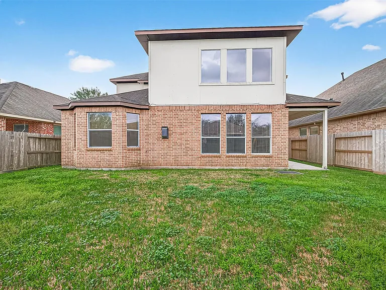 24526 Avellino Ct — Photo 47