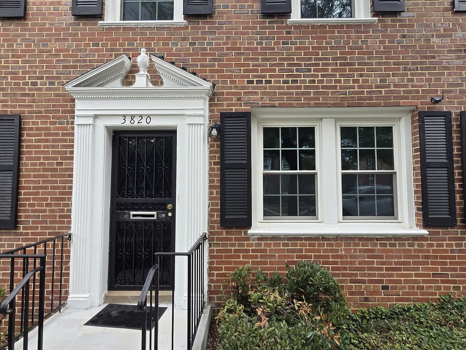 2 bed, 1.0 bath, 1254 sqft, $1,800 — Photo 1