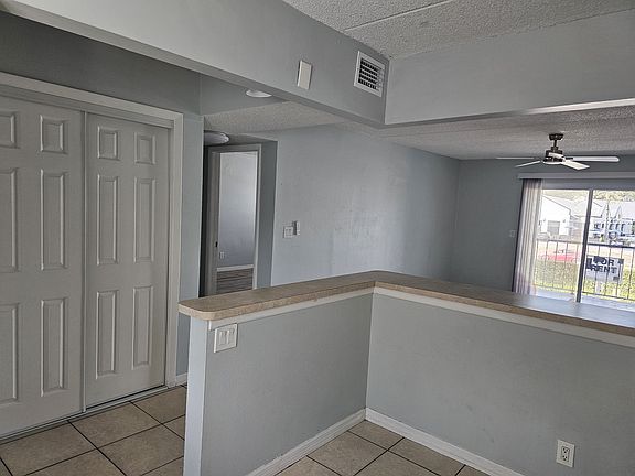 3rd image of 2810 Somerset Park Dr APT 201