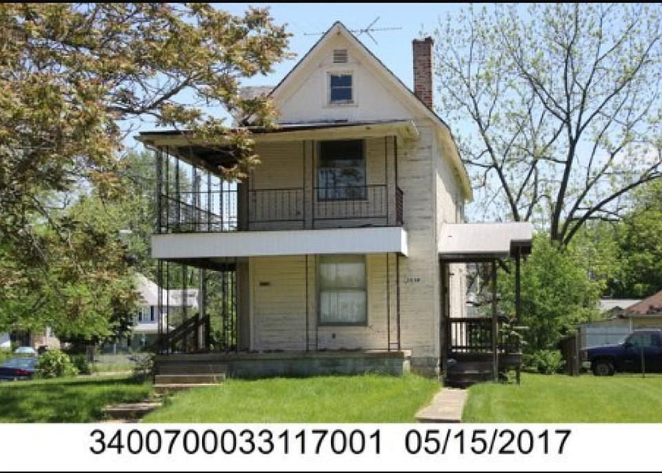 2nd image of 1558 Center Blvd
