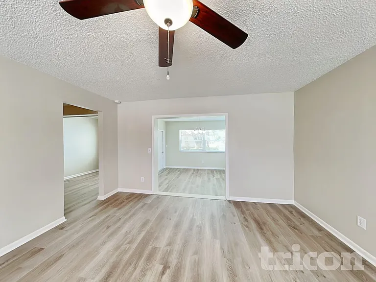 1404 Fernwood Pl — Photo 3