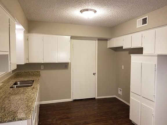 4th image of 1102 Halifax Dr
