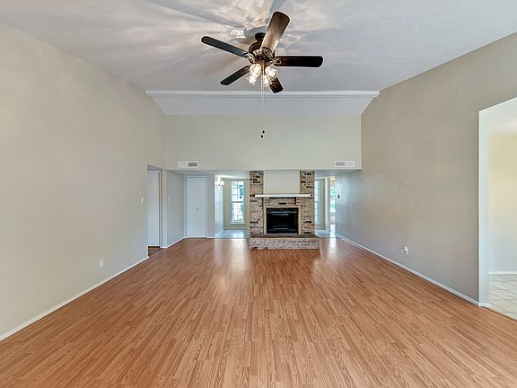 5th image of 2409 Chinaberry Dr