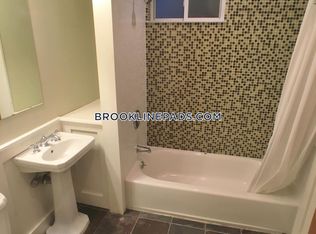 378 Riverway Brookline Ma #2, Boston, MA 02116