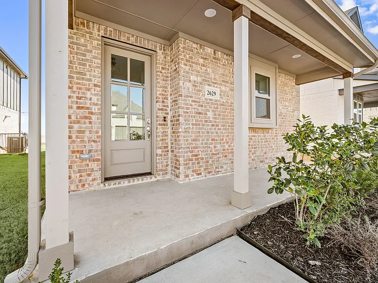 2629 Tanager St — Photo 2