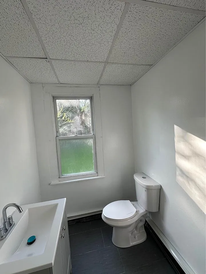 Building Photo - 62 Hutson St #1