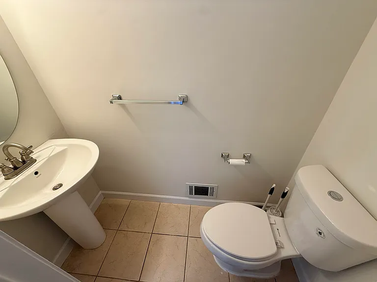28 Alder St — Photo 6