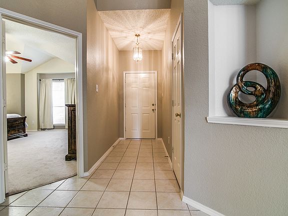 4th image of 588 Norwood Dr